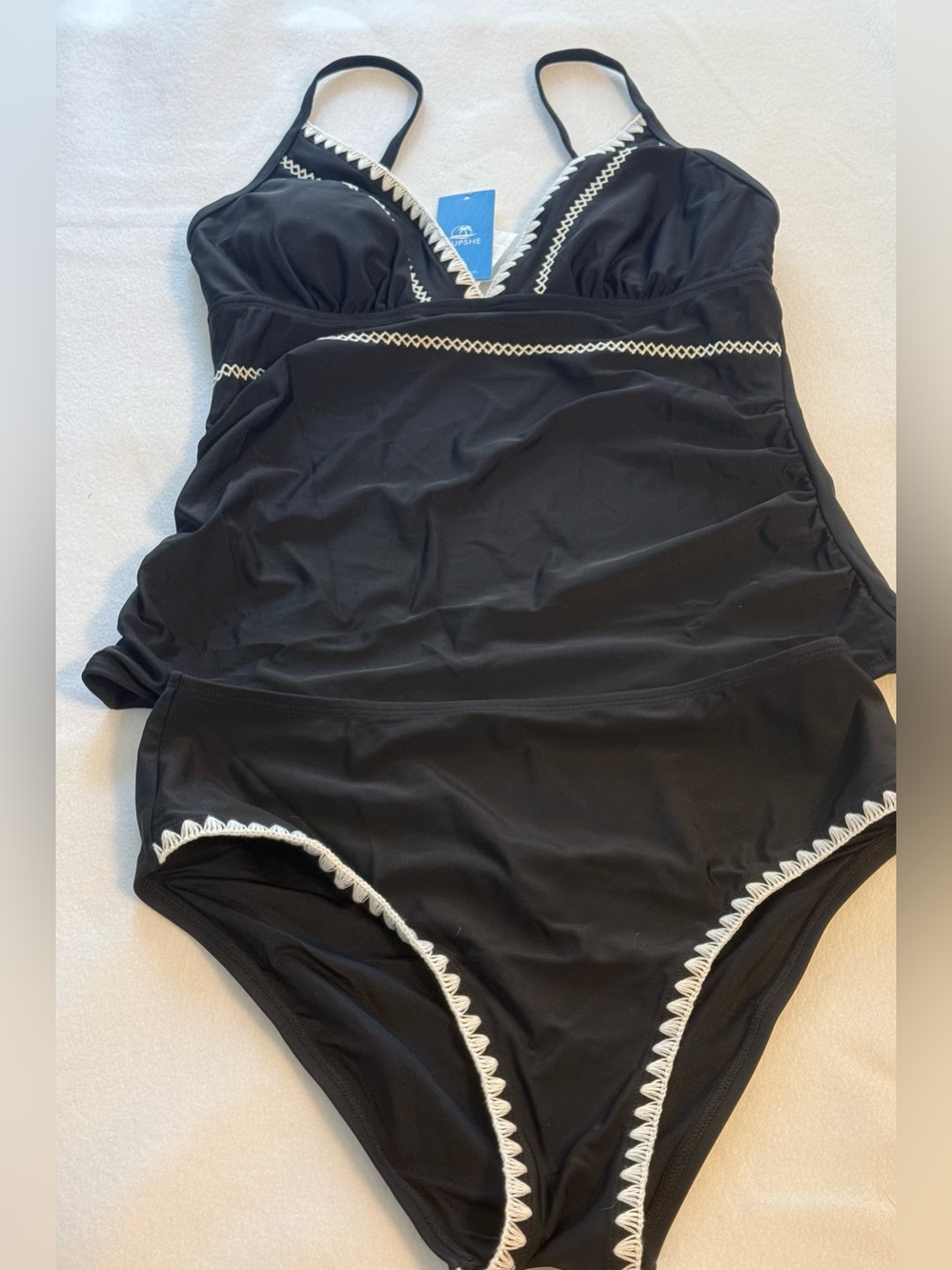 New CupShe White Stitch & Black Tankini Top & Mid-Rise Bottoms. Size Medium